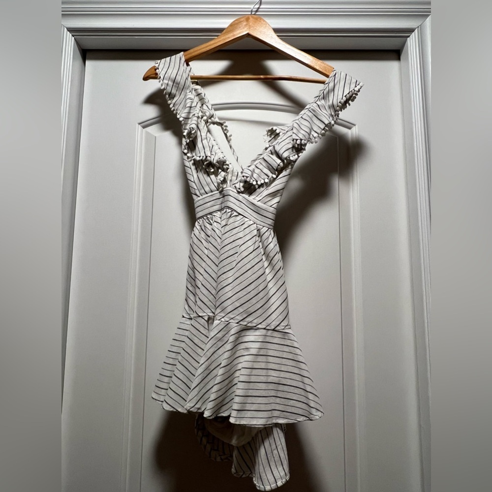NWOT Selfie Leslie White Linen Striped Romper Small
